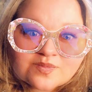 Meet your Posher, Caroline